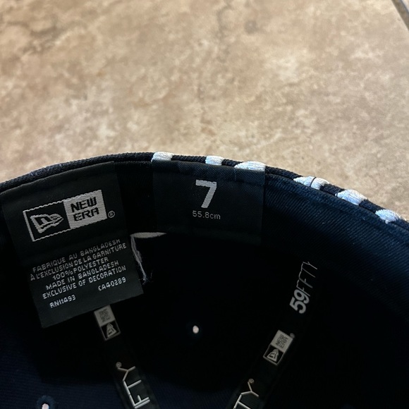 NY fitted hat with embroidery - Picture 3 of 5